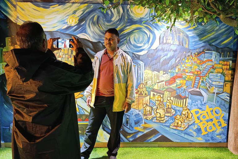 Comuna 13 Full Experience | Subway, Metrocable, Street Art and Culture. Comuna 13 Full Experience | Metro, Metrocable, Street Art and Culture.