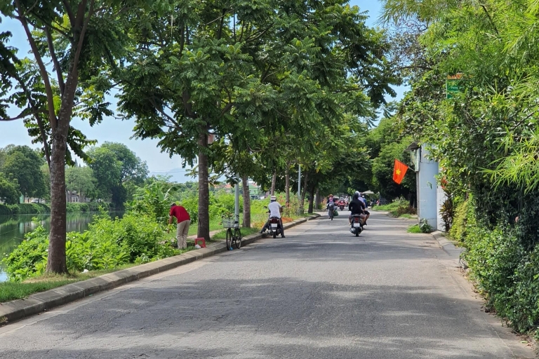 Hue: Fietstocht door de Citadel en langs het Ngự Hà kanaal