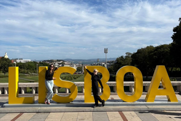 Lisbon: Guided Tuk Tuk Tour with Observation Decks