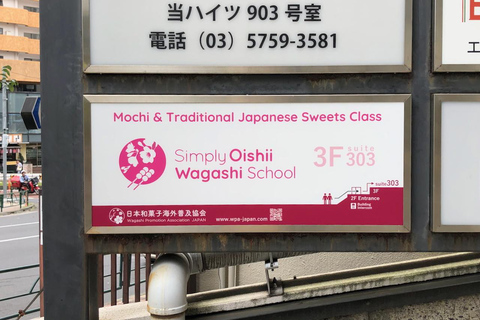 Tokyo: Mochi-Making Class in a Private Studio