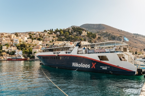 Desde Rodas: excursión de un día en barco a la isla SymiTour con recogida en hotel desde la costa oeste