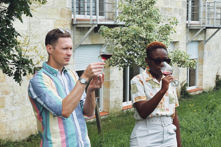 بوردو: جولة خاصة لتذوق النبيذ الطبيعي لمدة نصف يوم