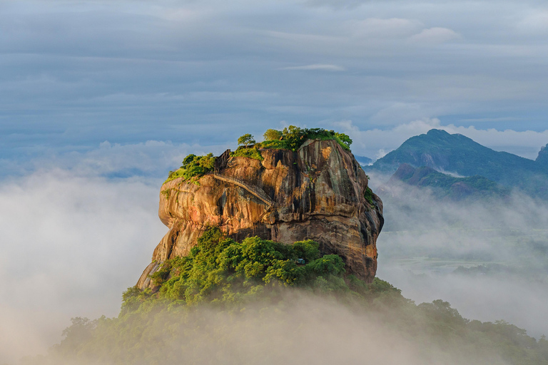 Private SUV Tour from Kandy to the Ancient Sigiriya Rock