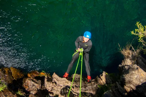 Desde Oporto Excursión Guiada de Barranquismo en el Geoparque de Arouca