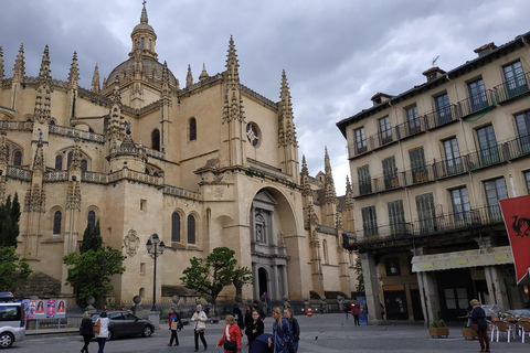 Depuis Madrid : Excursion d&#039;une demi-journée ou d&#039;une journée à SégovieExcursion d&#039;une demi-journée à Ségovie