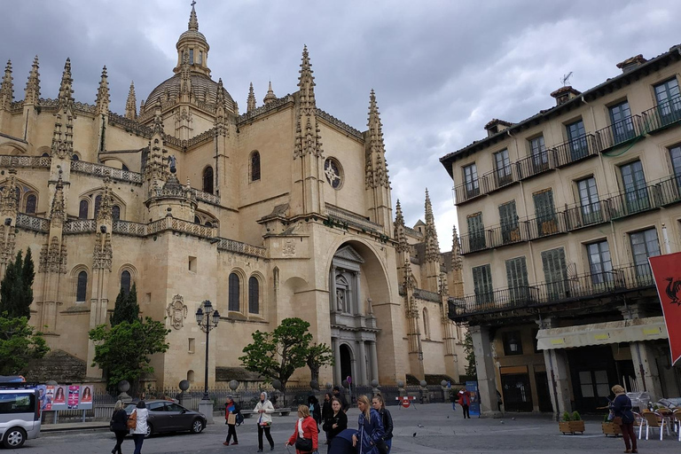 Desde Madrid: Excursión de medio día o día completo a SegoviaExcursión de medio día a Segovia