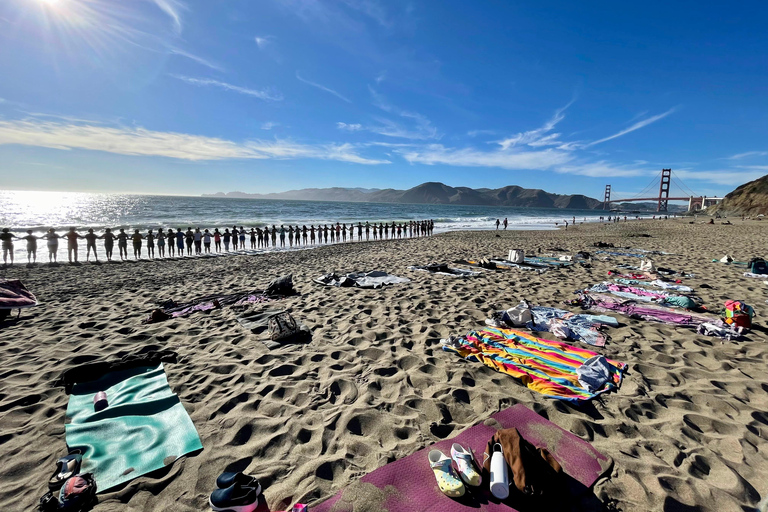 San Francisco: Silent Disco Yoga am Baker BeachPrivate Gruppe Yoga