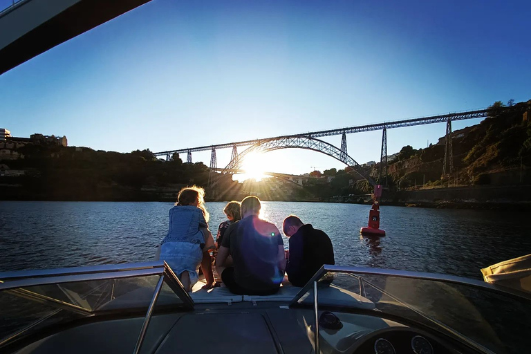 Porto:Passeio Privado de Barco no Rio Douro (max 6px) 1h30m Passeio Privado de Barco no Rio Douro (max 6 px) 1h30m