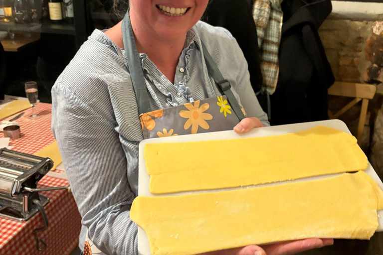 Nápoles: Clase de Cocina de Pasta y Tiramisú con Vino