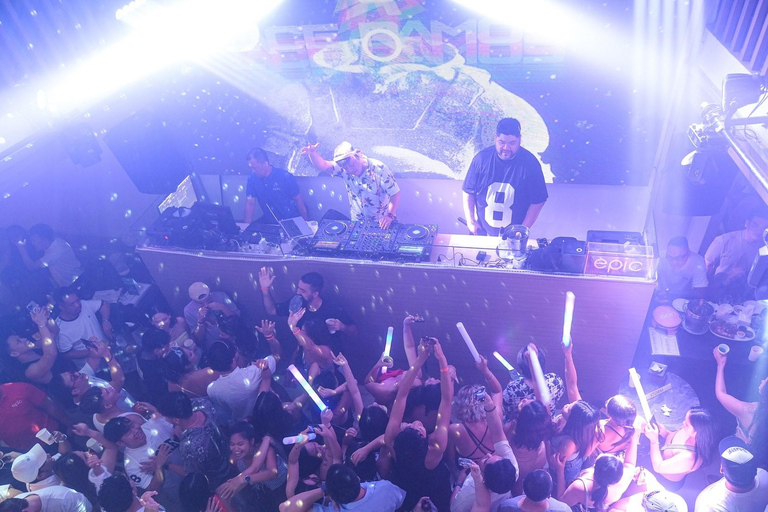 Epicka impreza na jachcie Boracay od SundancerEpicka impreza na jachcie w Boracay z Sundancer