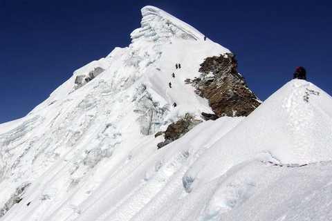 18 DAYS LOBUCHE PEAK CLIMBING - NO TIPS POLICY