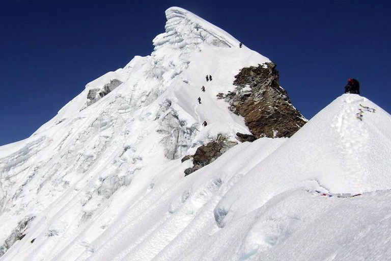 18 DAYS LOBUCHE PEAK CLIMBING - NO TIPS POLICY