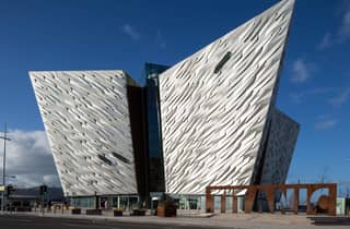 Von Belfast aus: Giant's Causeway & Titanic Experience Belfast