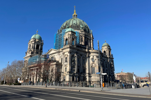 Berlin Food Tour: Taste the Best with a Full Meal & Beer