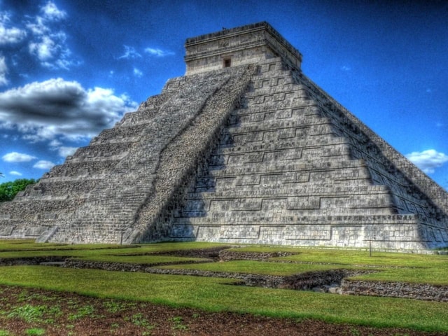 Cancun: Tour Chichen Itza, Valladolid & Cenote with lunch