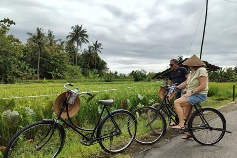 Yogyakarta: Kulon Progo Village Cycling Tour with Snacks