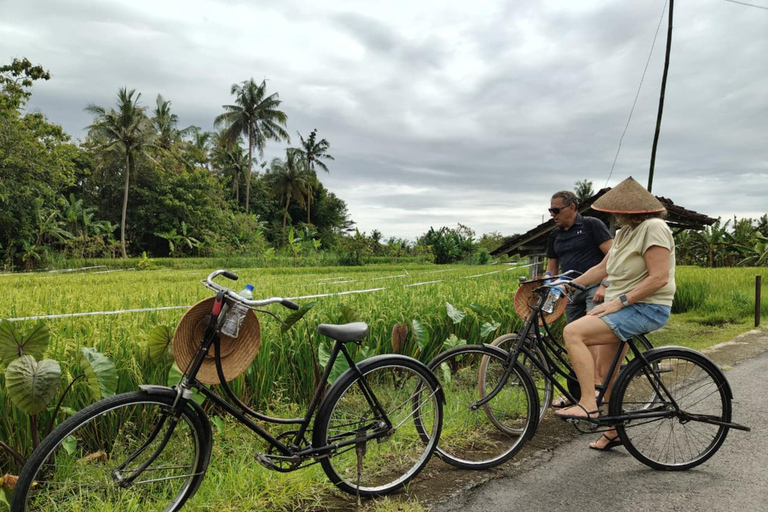 Yogyakarta: Kulon Progo Village Cycling Tour with Snacks