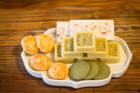 Shanghai: Longhua Temple Buddhist tour with local expert