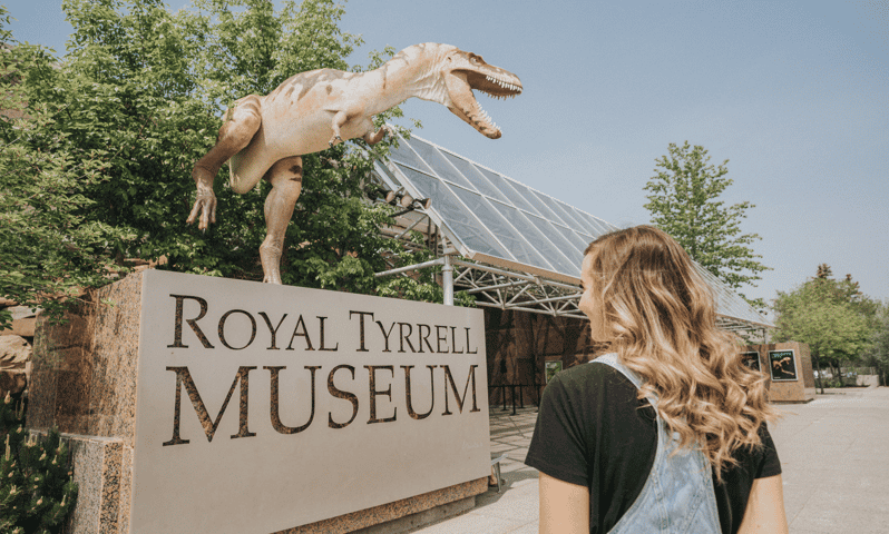 Drumheller: Dinosaurs, Museum, & Hoodoos Day Tour