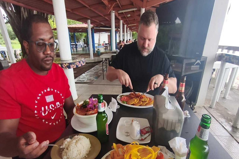 Panama City: Carnival Party Bus with Drinks and DJ Carnival Party Bus: 3-Hour City & Amador Tour with Open Bar