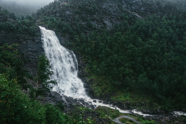 Bergen: watervallen achtervolgen bij kustexcursie Hardangerfjord
