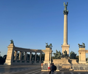 Budapest: private sightseeing tour by public transportation