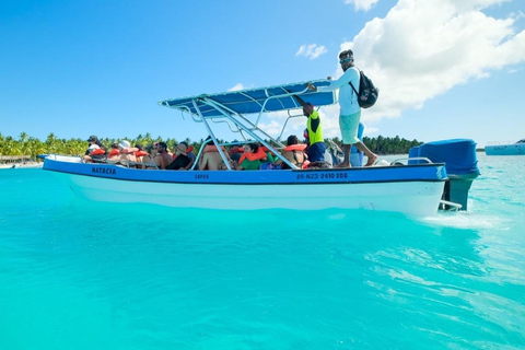 From Bayahíbe: Saona Island Catamaran Cruise with Buffet From Punta Cana: Saona Island Catamaran Cruise with Buffet