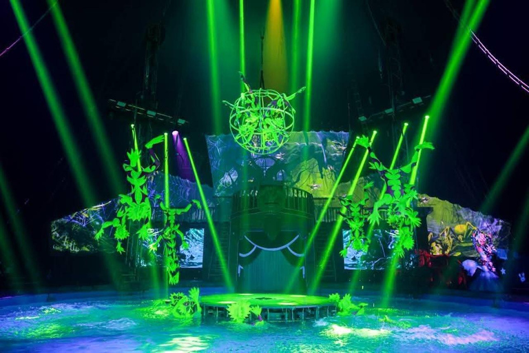 Phuket: Bilhete de entrada para o Aqua Circus com transferes opcionaisLugares de platina: Bilhete de entrada para o Phuket Aqua Circus