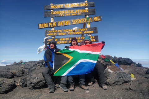 Kilimandżaro: 7-dniowa wycieczka trasą Machame z 2 noclegami w hoteluKilimandżaro: 7-dniowa wycieczka szlakiem Machame z 2 noclegami w hotelu