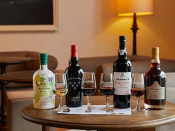 Porto: Graham's Port Lodge Tour and Port Essentials Tasting