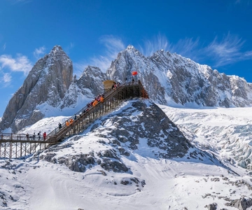 Tour di Lijiang alla Montagna delle Nevi del Drago di Giada con auto e spettacolo