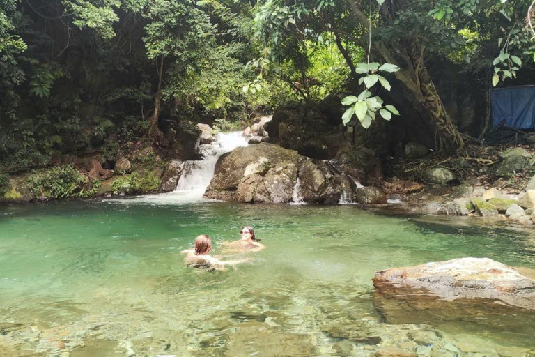 JEEP-TUR HOI AN TILL HUE och ADMIRE THE HAI VAN PASS