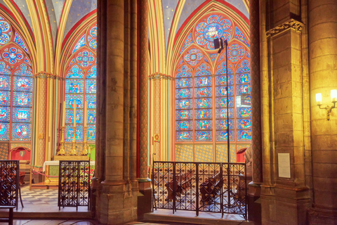 Paris: Notre-Dame Guided Tour with Reserved Entrance