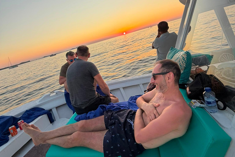 Ibiza: Boat Cruise with Tapas, Drinks & Cova Santa Entry