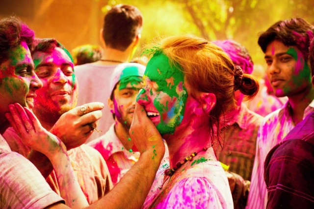 Visit Rishikesh Holi Celebration with Local Family and Lunch in Rishikesh, India