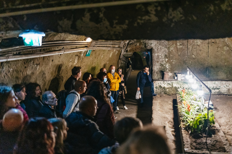 Nápoles: entrada a la zona subterránea y tour guiadoTour guiado en italiano