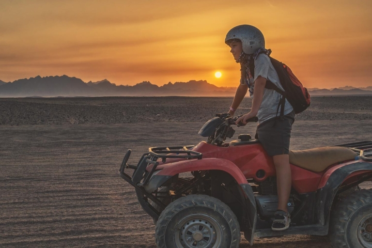 Sharm El Sheikh : Excursion dans le désert et les sports de mer avec déjeuner