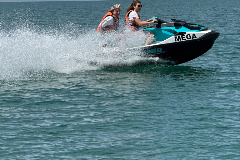 兰卡威：4 小时图巴岛隐秘瑰宝喷气滑水之旅 + 午餐兰卡威：4 小时图巴岛隐秘瑰宝喷气式滑水之旅（含午餐）