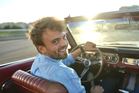 Paris: Vintage Mustang Tour & Local Guide with Hotel Pickup Paris Highlights | 1-Hour Mustang Express Tour