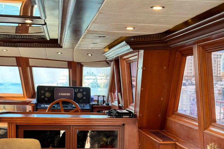 Lebanon: Boat and Yacht Rental with Optional Skipper 3-Hours on the "La casa" Boat (for up to 10 People)