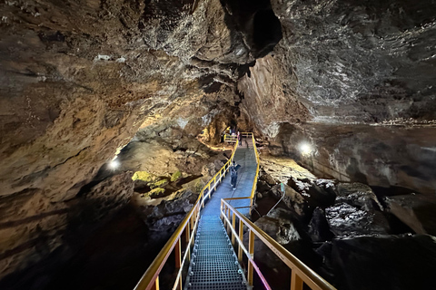 Private Tour from Bucharest: Peles Castle & Ialomita Cave