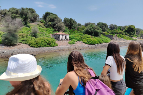 Athènes : excursion d&#039;une journée en bateau avec baignade et piscine thermaleAthènes : excursion d&#039;une journée en bateau vers les îles avec baignade