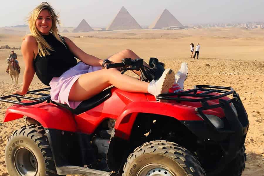 Kairo: Private Quad-Wüstentour mit Pyramiden & Sonnenuntergang. Foto: GetYourGuide Kairo: Private Quad-Wüstentour mit Pyramiden & Sonnenuntergang. Foto: GetYourGuide