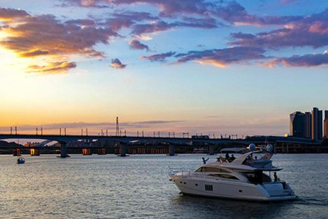 Seoul Night Tour Myeongdong, Han River Yacht Cruise, Itaewon
