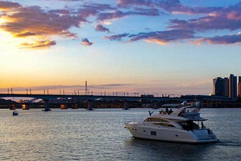 Seoul Night Tour Myeongdong, Han River Yacht Cruise, Itaewon