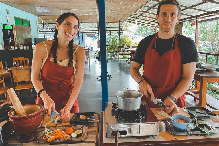 Expérience de cuisine thaïlandaise biologique à Chiang Mai