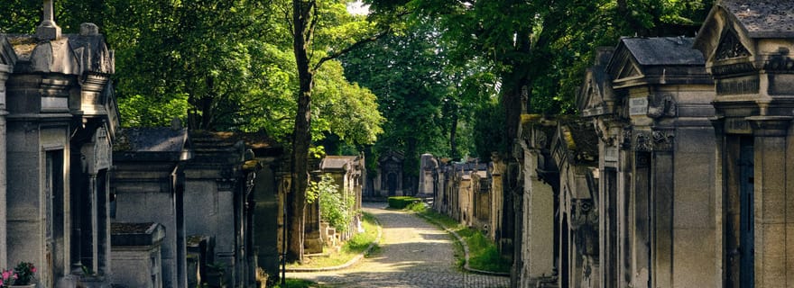 Visite du cimetière du Père Lachaise, histoires de tombes et crêpes