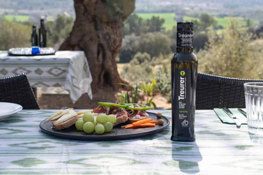 Besichtigung des Olivenhains, Olivenölverkostung und Snack. Foto: GetYourGuide
