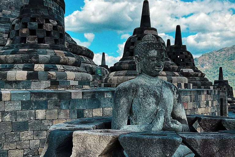 Randonnée avec camping et visite du mont Merbabu et de Borobudur (2 jours/1 nuit)Randonnée et visite du mont Merbabu et de Borobudur (2 jours, 1 nuit)
