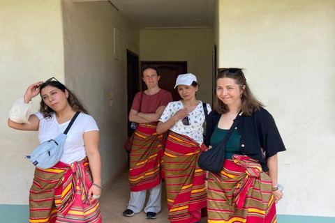 Kampala: Guided Walking Tour with Local Food Buffet
